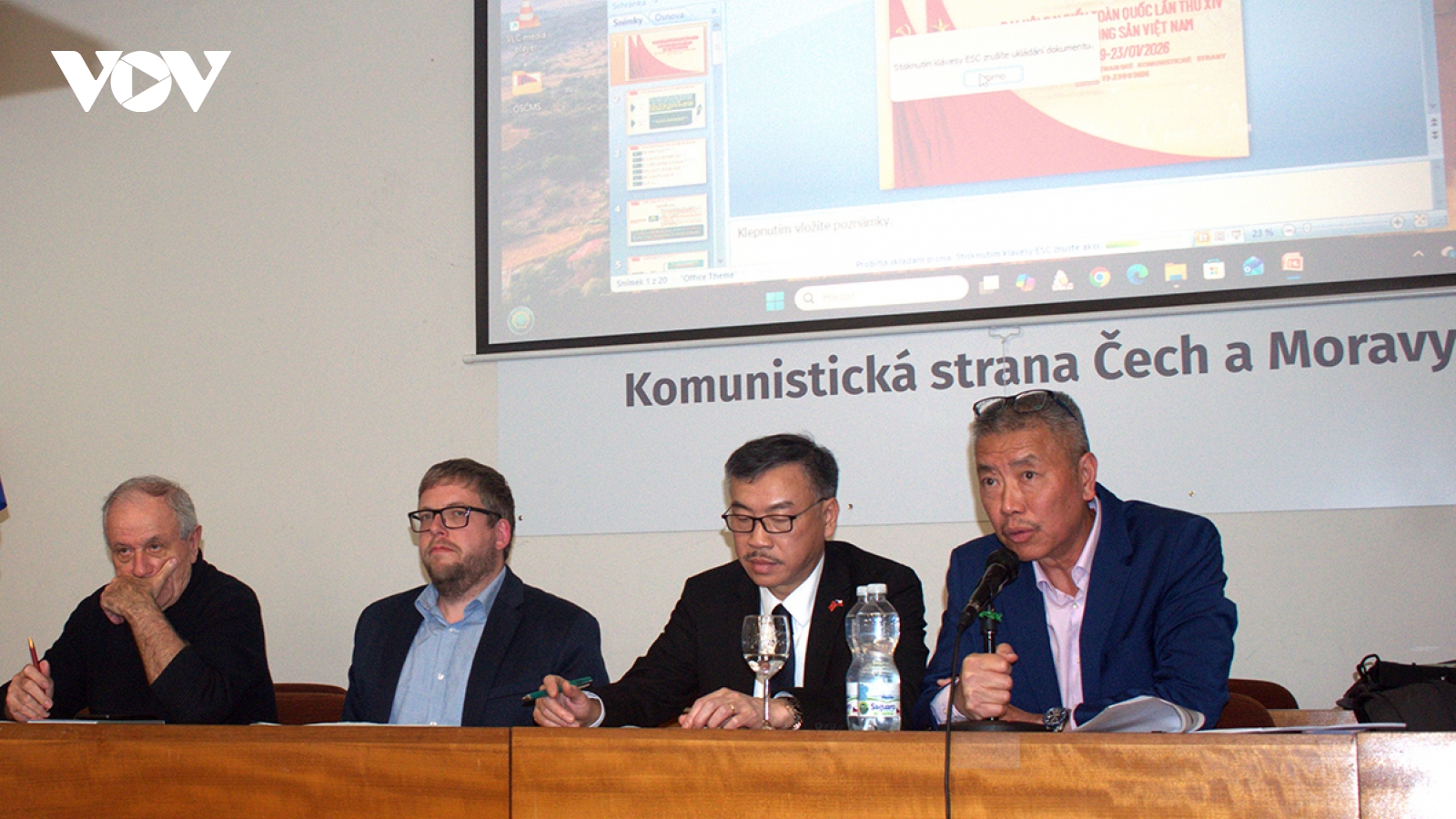 Vietnam, Czech parties boost understanding and political trust